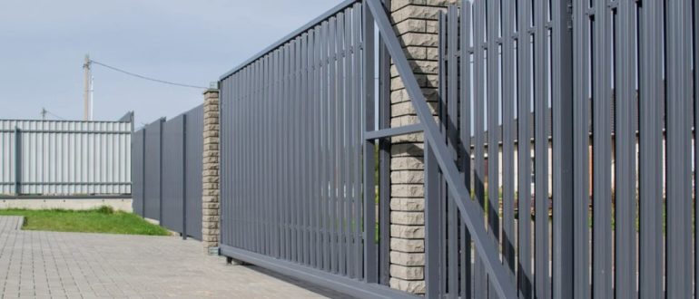 Откатные ворота как элемент современного загородного дома