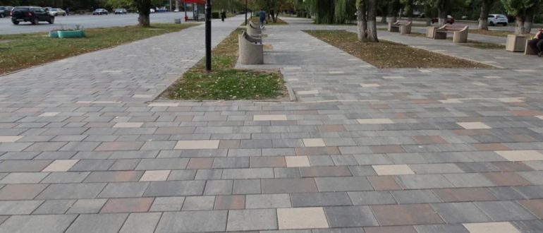 Как выбрать идеальный цвет тротуарной плитки для своего участка