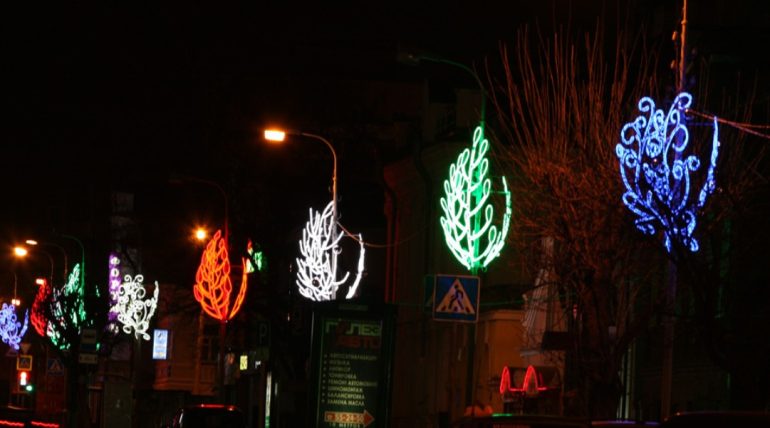 Улица в огнях — правила безопасного монтажа консолей на опоры освещения